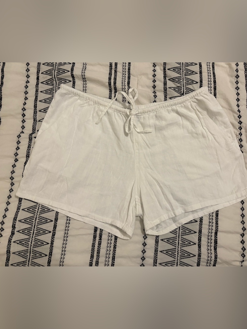 H&M White Women's Drawstring Casual Shorts